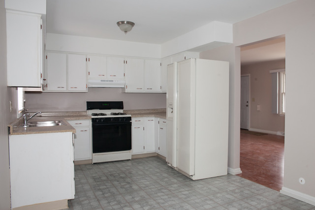 1735 Mark Ave, Elgin, IL 60123 photo 4