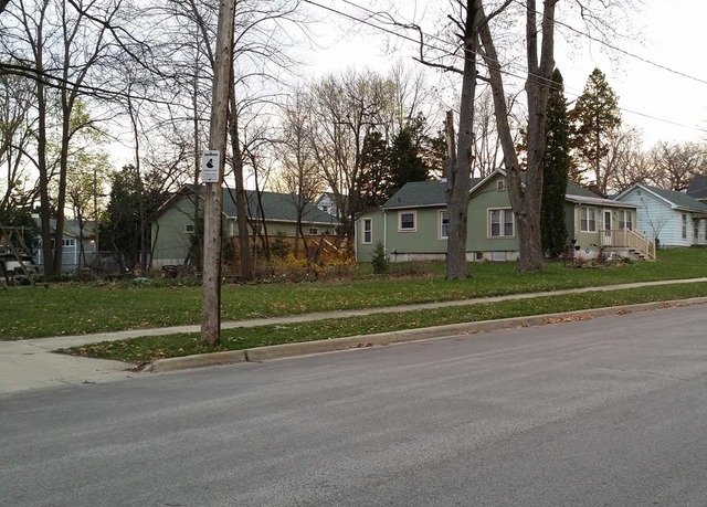 687 Forest Ave, Elgin, IL 60120 photo 1
