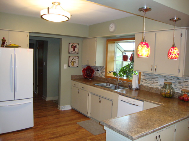 408 E Bevan Dr, Joliet, IL 60435 photo 2