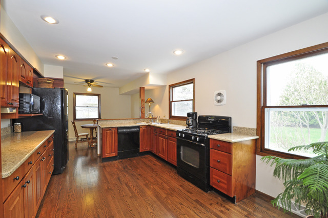 10725 Tyler Rd, Pleasant Prairie, WI 53158 photo 2