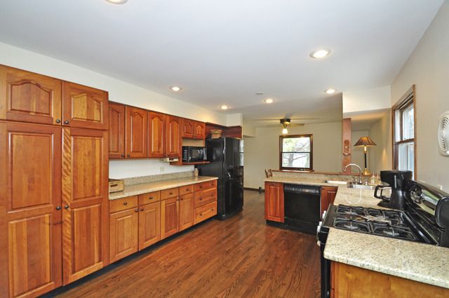 10725 Tyler Rd, Pleasant Prairie, WI 53158 photo 5