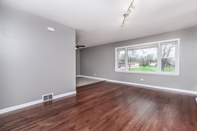 209 Broker Ave, Itasca, IL 60143 photo 3