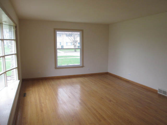 220 Dover Dr, Des Plaines, IL 60018 photo 5