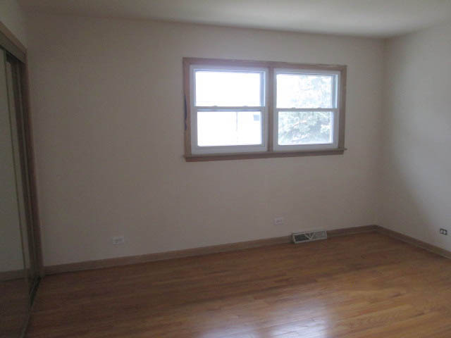 220 Dover Dr, Des Plaines, IL 60018 photo 11