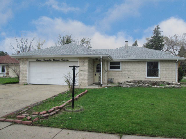 220 Dover Dr, Des Plaines, IL 60018 photo 1