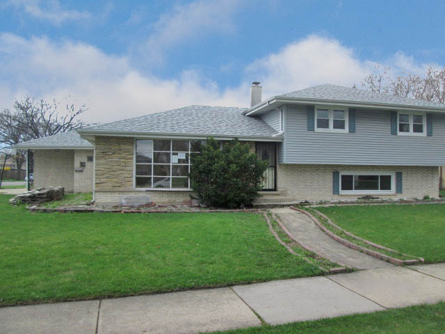 220 Dover Dr, Des Plaines, IL 60018 photo 2