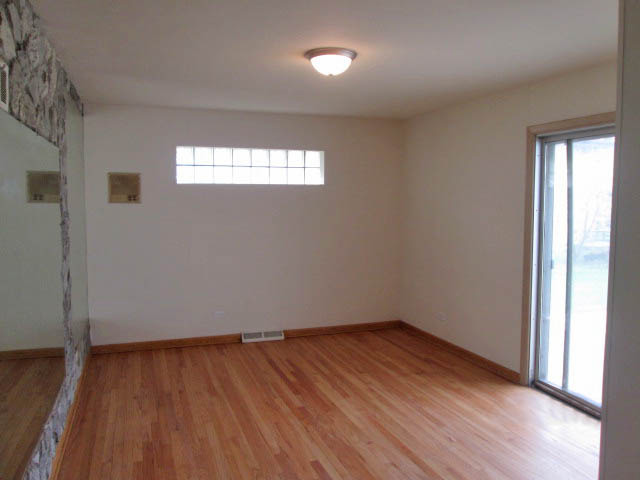 220 Dover Dr, Des Plaines, IL 60018 photo 8