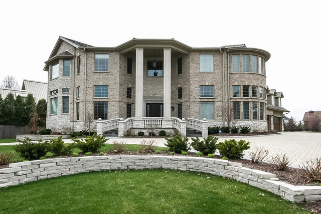 2320 White Oak Dr, Northbrook, IL 60062 photo 1