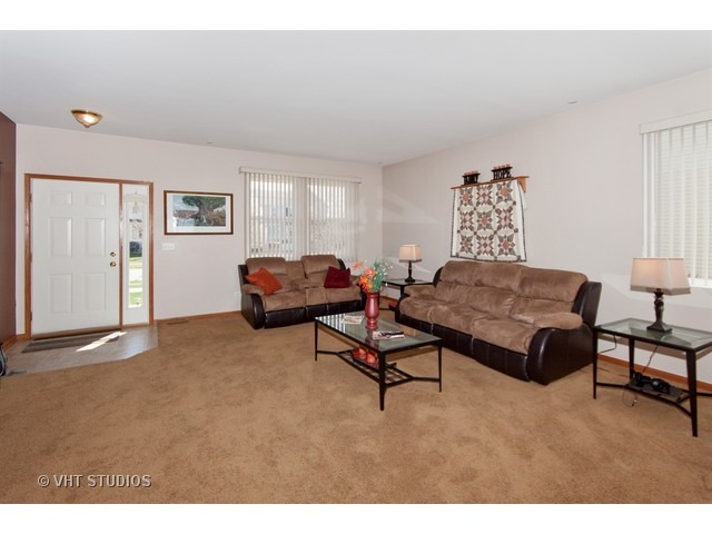 14400 Capital Dr, Plainfield, IL 60544 photo 2