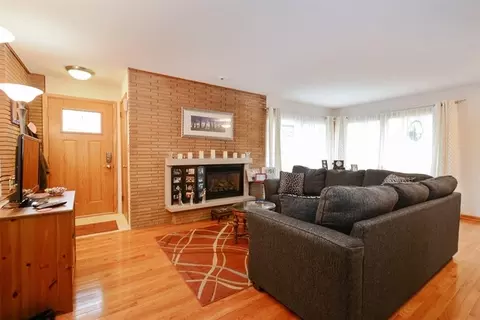 3541 147th St, Midlothian, IL 60445 photo 2