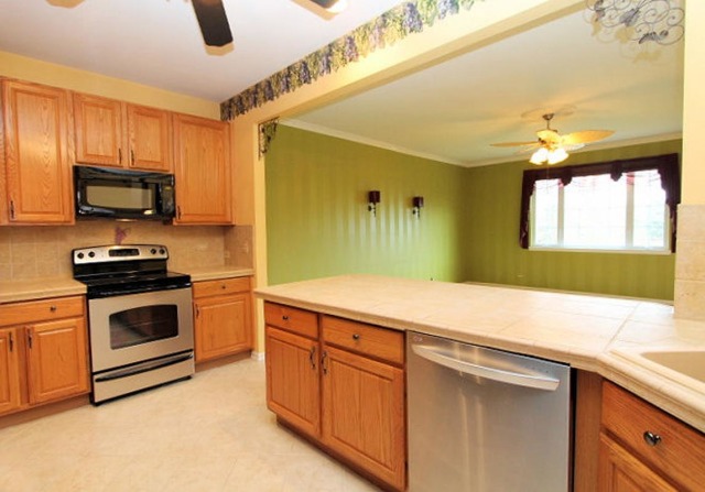 2302 Stonegate Rd, Algonquin, IL 60102 photo 1