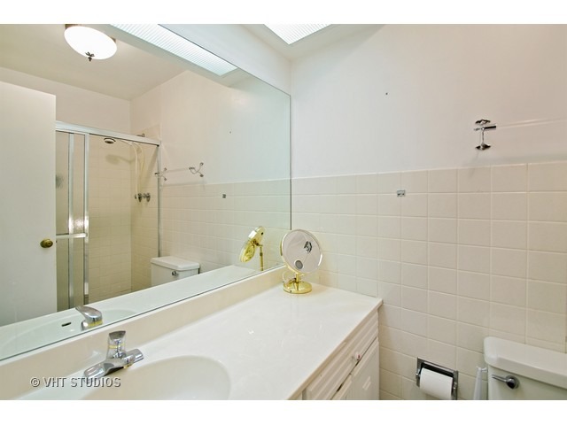 7061 N Kedzie Ave #1615, Chicago, IL 60645 photo 8