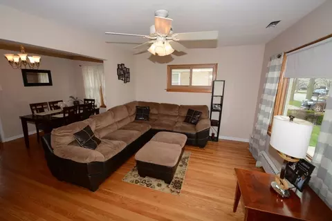 4543 Pulaski Ave, Lyons, IL 60534 photo 2
