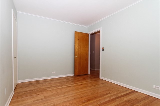 1210 Wayne Dr, Des Plaines, IL 60018 photo 9