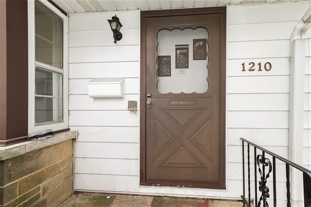 1210 Wayne Dr, Des Plaines, IL 60018 photo 2