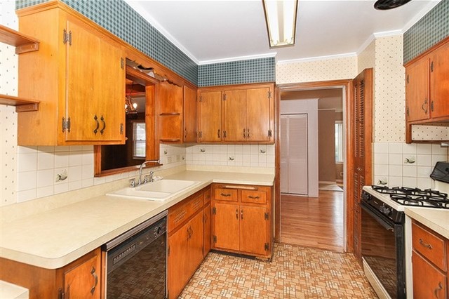 1210 Wayne Dr, Des Plaines, IL 60018 photo 11