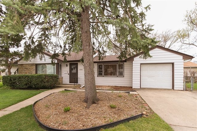 1210 Wayne Dr, Des Plaines, IL 60018 photo 1