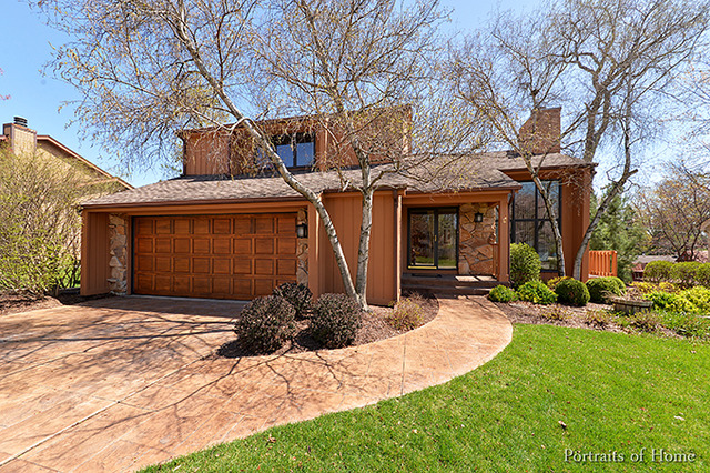 205 White Oak Dr, Wheaton, IL 60187 photo 1