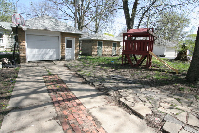 706 E Main St, Morris, IL 60450 photo 12