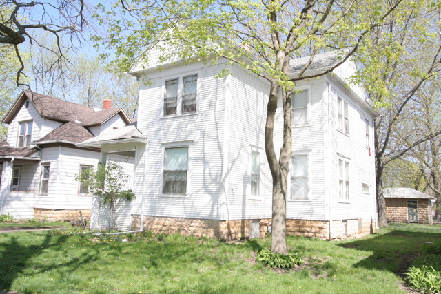 706 E Main St, Morris, IL 60450 photo 2