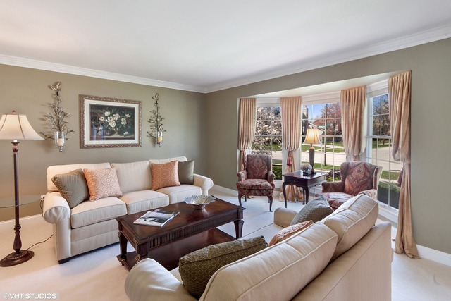 207 Hill Rd, Willowbrook, IL 60527 photo 2