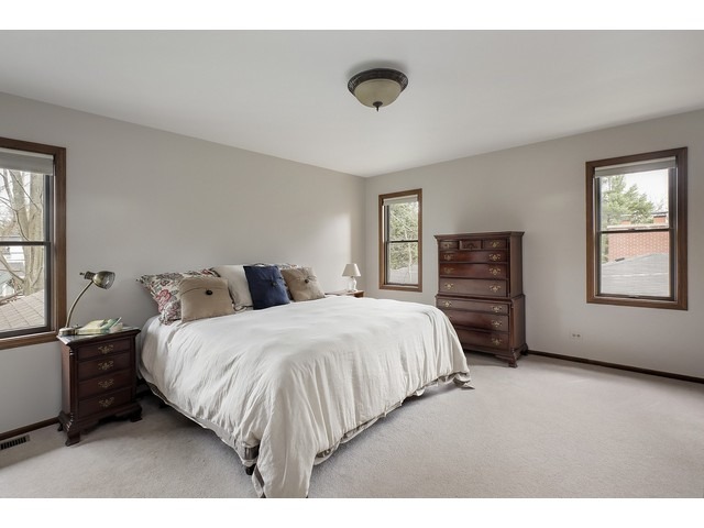 711 Echo Ln, Glenview, IL 60025 photo 9