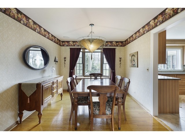711 Echo Ln, Glenview, IL 60025 photo 3
