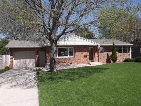 1321 23rd St, Peru, IL 61354 photo 1