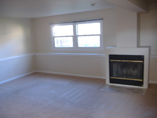 25 Pleasant St, Hoffman Estates, IL 60169 photo 4