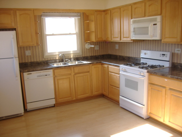 25 Pleasant St, Hoffman Estates, IL 60169 photo 2