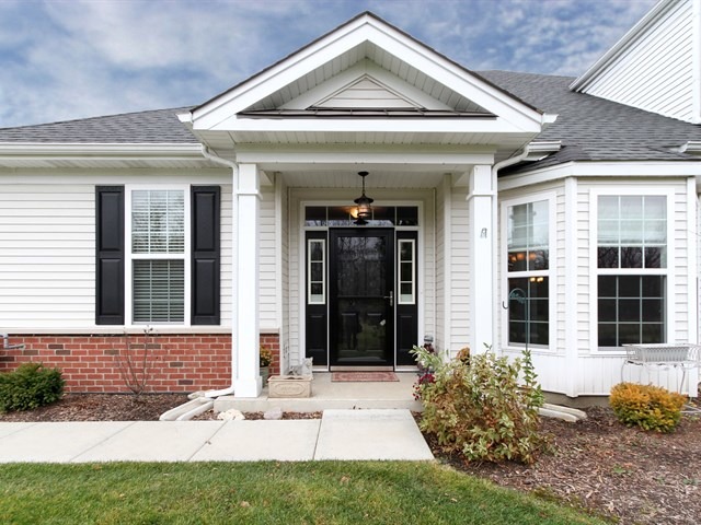 1027 Broadmoor Dr, Elgin, IL 60124 photo 3