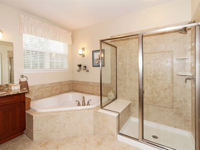 1027 Broadmoor Dr, Elgin, IL 60124 photo 18