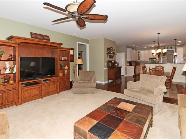 1027 Broadmoor Dr, Elgin, IL 60124 photo 13