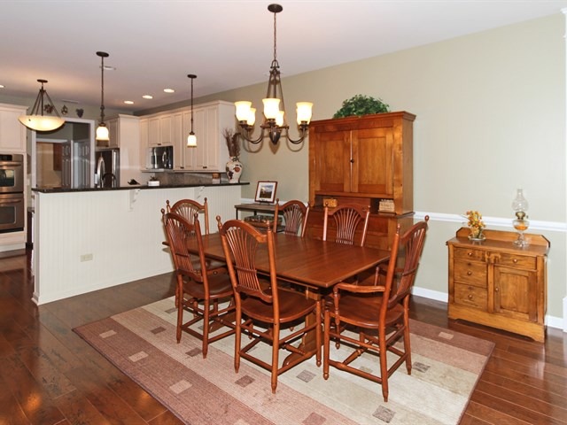 1027 Broadmoor Dr, Elgin, IL 60124 photo 12