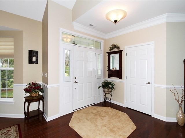 1027 Broadmoor Dr, Elgin, IL 60124 photo 4