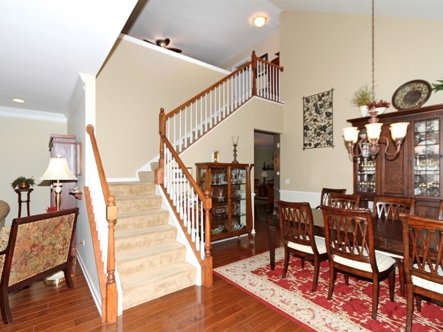 1027 Broadmoor Dr, Elgin, IL 60124 photo 5