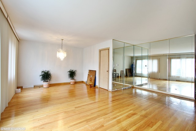 1618 E 92nd St, Chicago, IL 60617 photo 2