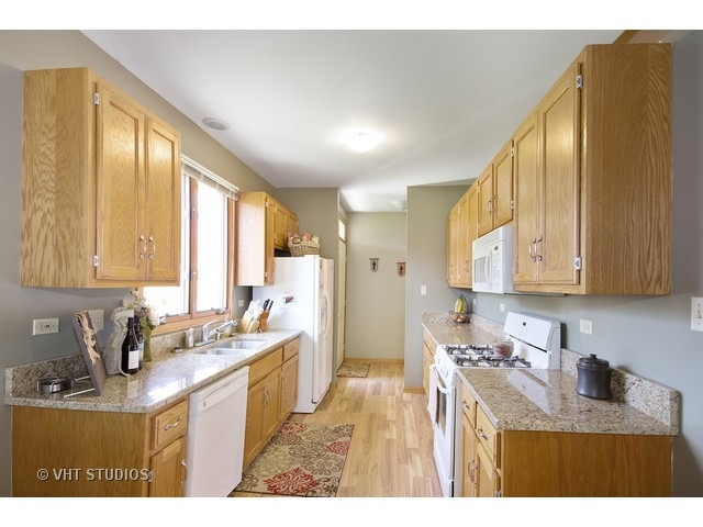16629 Winding Creek Rd, Plainfield, IL 60586 photo 2