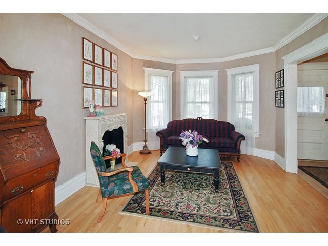 135 Gale Ave, River Forest, IL 60305 photo 2
