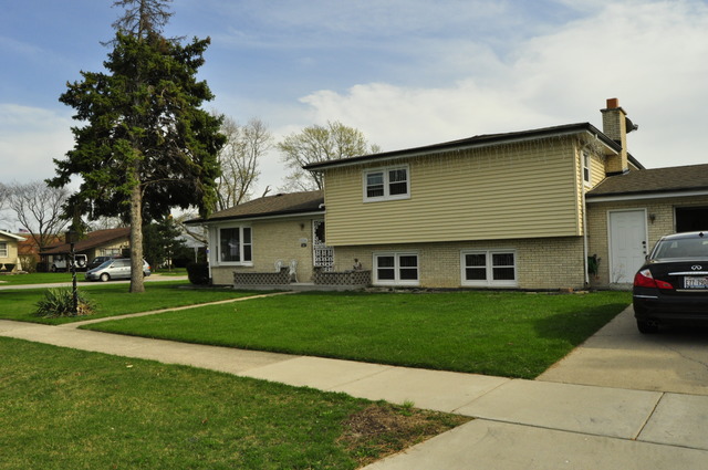 1556 Webster Ln, Des Plaines, IL 60018 photo 1