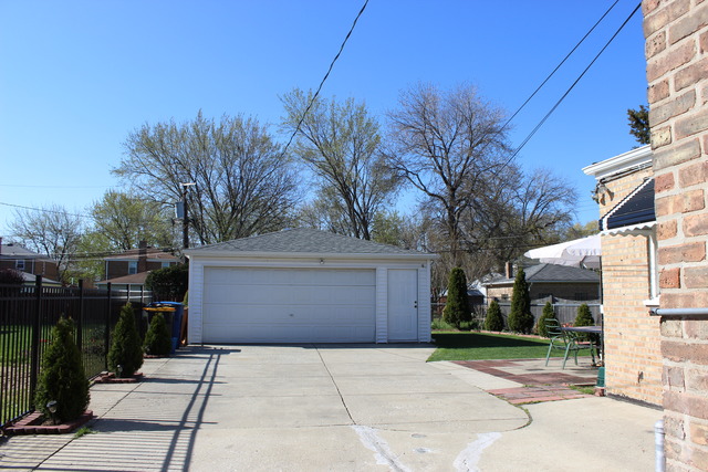 7037 Pershing Rd, Berwyn, IL 60402 photo 23