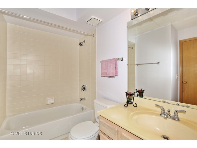 1600 E Thacker St #207, Des Plaines, IL 60016 photo 8