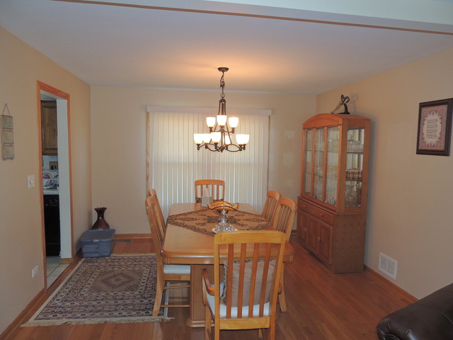 816 Tanglewood Dr, Wheeling, IL 60090 photo 4