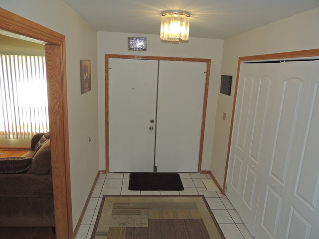 816 Tanglewood Dr, Wheeling, IL 60090 photo 2