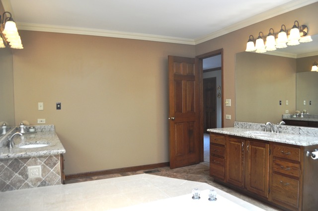 2053 Spaulding Ave, West Dundee, IL 60118 photo 12