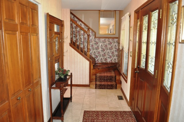 2053 Spaulding Ave, West Dundee, IL 60118 photo 2
