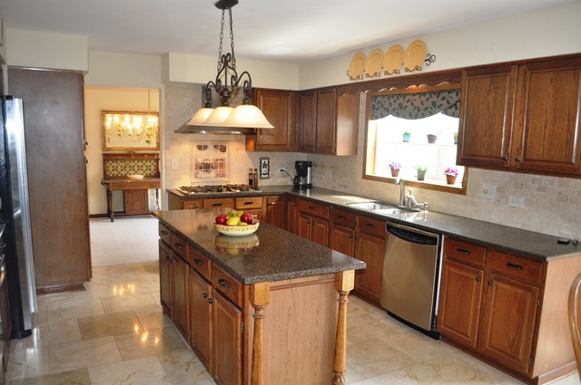 2053 Spaulding Ave, West Dundee, IL 60118 photo 4