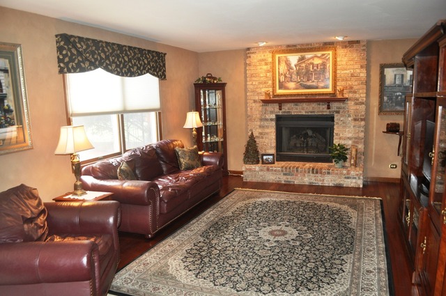 2053 Spaulding Ave, West Dundee, IL 60118 photo 3