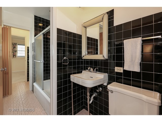2090 Chase Ave, Des Plaines, IL 60018 photo 10