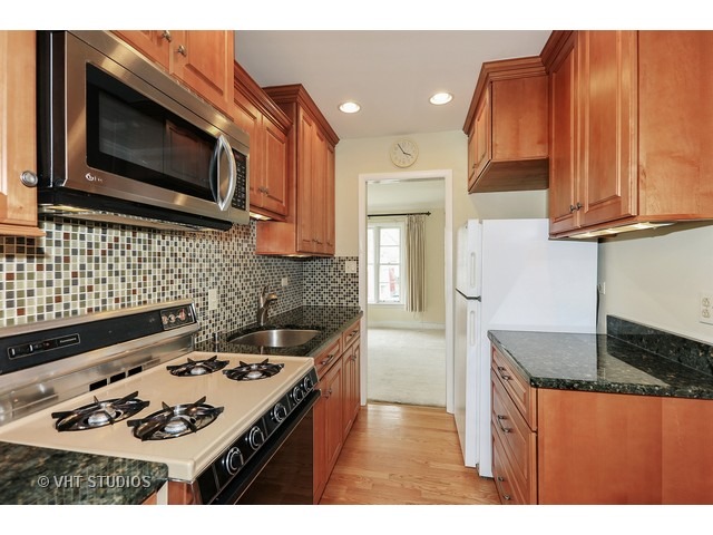 2090 Chase Ave, Des Plaines, IL 60018 photo 3